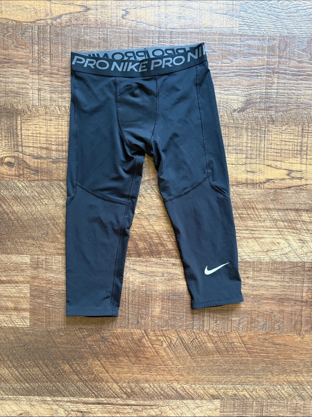 Nike Black Kids Compression Cropped Leggings with Gray Logo Waistband